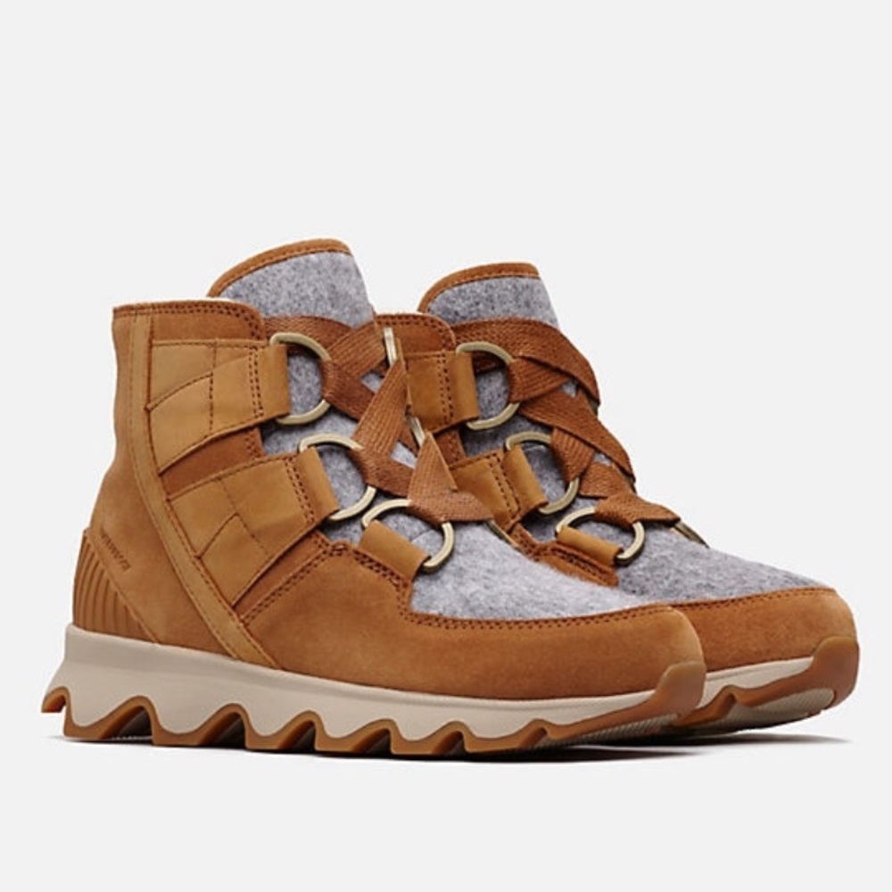 Sorel 9.5 kinetic lace boot